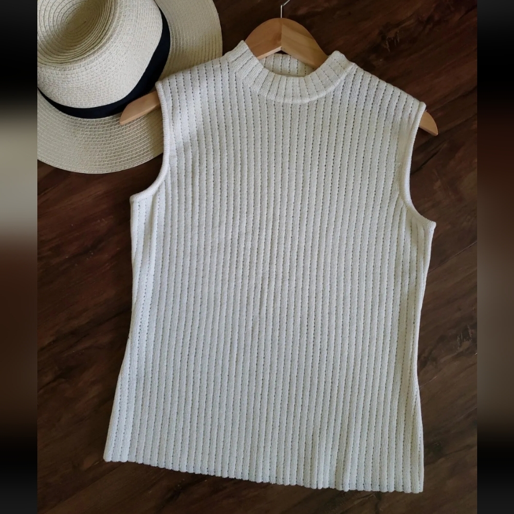 St. John Knits santana sweater sleeveless knit top (P) Small